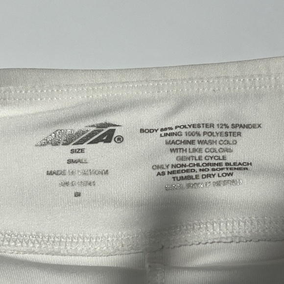 WOMEN'S TENNIS/GOLF SKORT SIZE SMALL - Picture 2 of 2